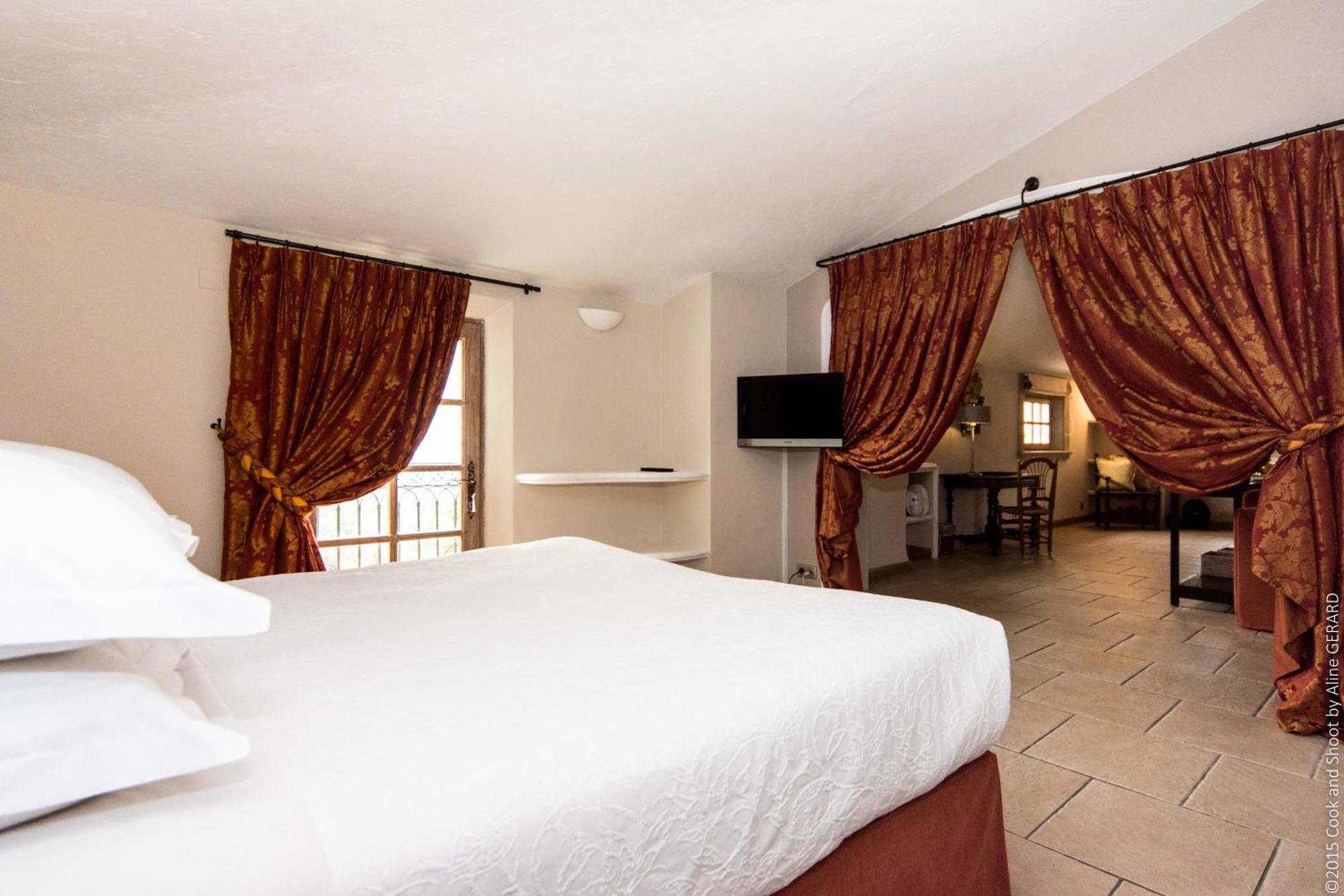 Hotel & Restaurant Alain Llorca La Colle-sur-Loup Buitenkant foto